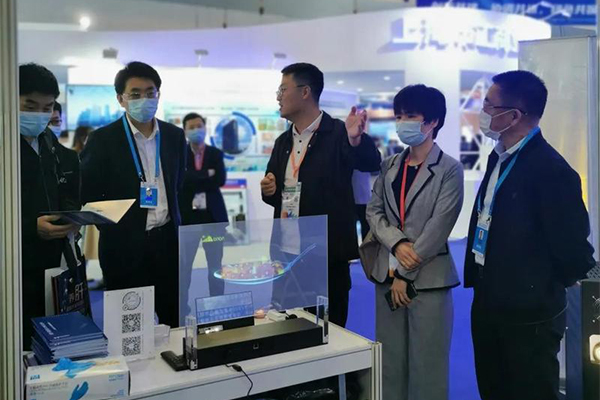 光子芯片透明屏引爆深圳展区，闪耀了2021上交会